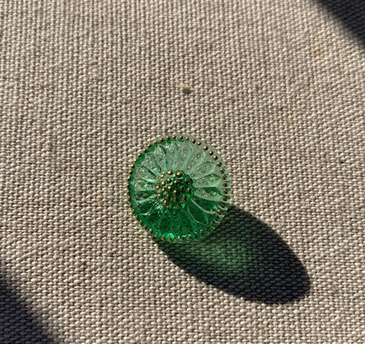 SOLSIKKEKNAP - GRØN / GULD fra Fine Detail